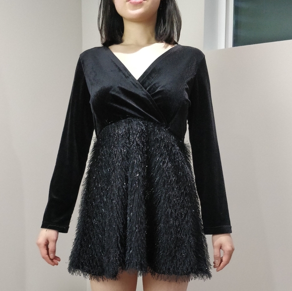 Velvety frills long sleeve mini dress - Picture 3 of 11